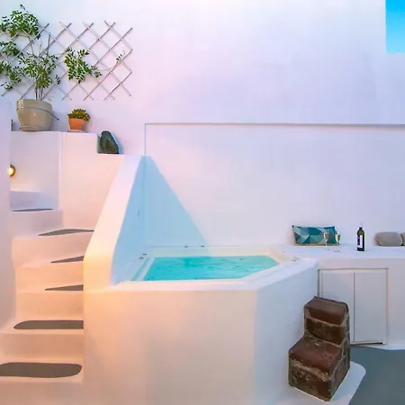Hector Cave House * イア